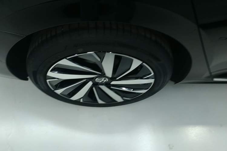 Used Volkswagen Passat 2025 Premium Version 380TSI Dragon Edition Exterior 5