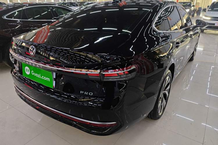 Used Volkswagen Passat 2025 Pro 380TSI Dragon Glory Edition Exterior 5