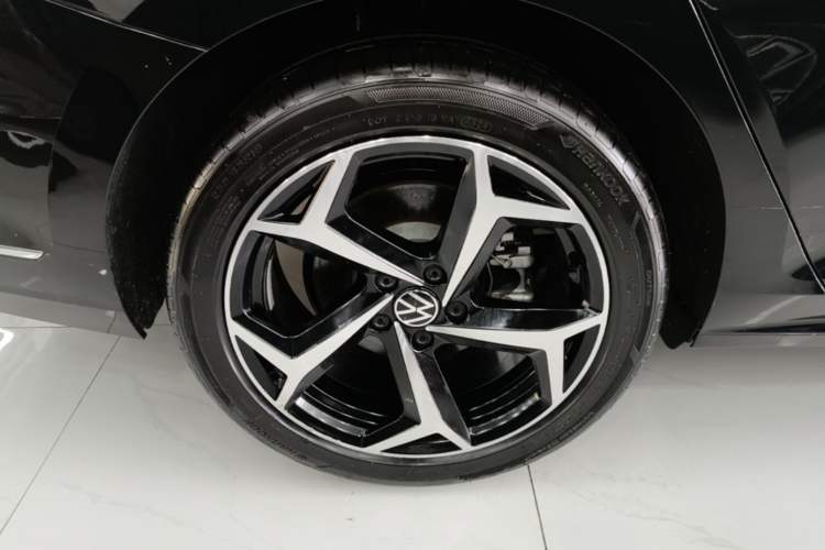 Used Volkswagen Passat 2025 Outstanding Model 330TSI Starry Elite Edition Exterior 5
