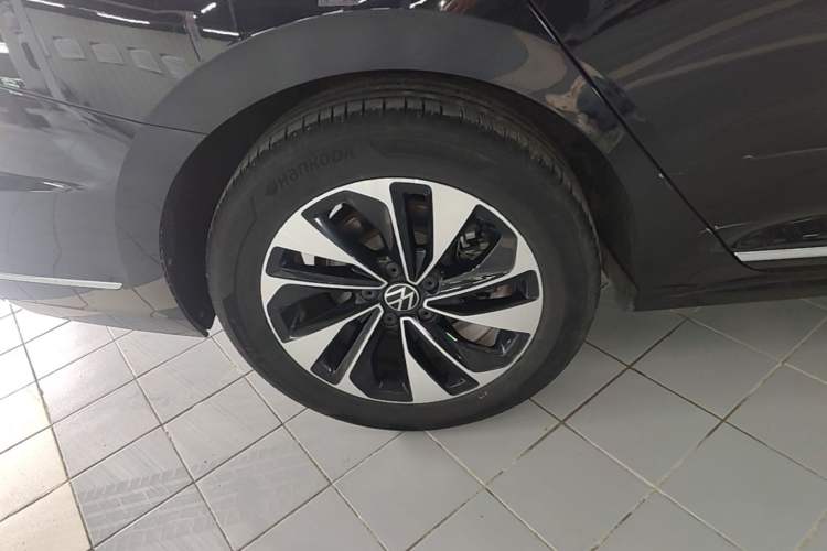 Used Volkswagen Passat 2025 Outstanding Model 280TSI Business Edition Exterior 5
