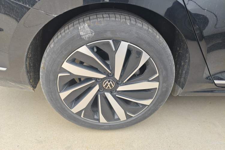 Used Volkswagen Passat 2025 Outstanding Model 380TSI Dragon Glory Edition Exterior 5
