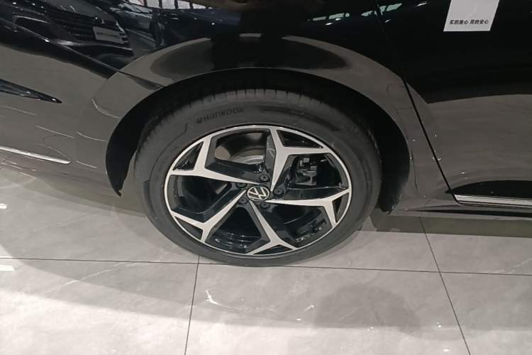 Used Volkswagen Passat 2025 Outstanding Model 330TSI Starry Elite Edition Exterior 5