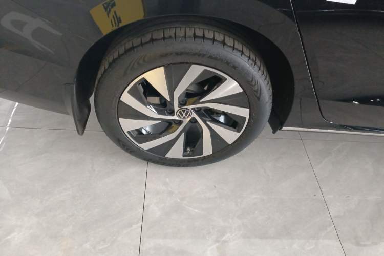 Used Volkswagen Passat 2025 Pro 380TSI Dragon Glory Edition Exterior 5