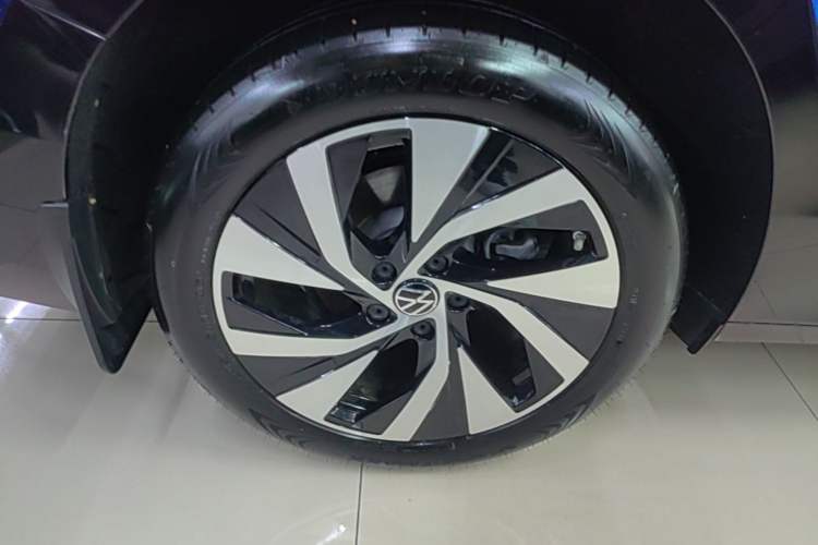 Used Volkswagen Passat 2025 Pro 380TSI Dragon Glory Edition Exterior 5