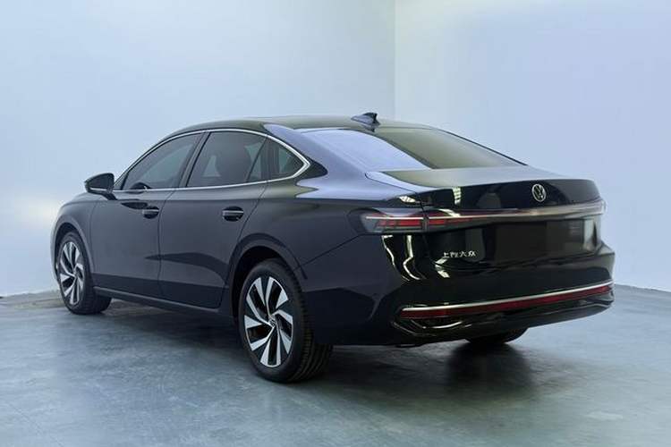 Used Volkswagen Passat 2025 Pro 380TSI Dragon Edition Exterior 6