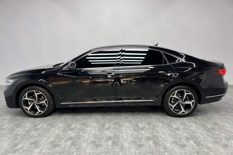 Used Volkswagen Passat 2025 Outstanding Model 380TSI Starry Dragon Edition Exterior 6