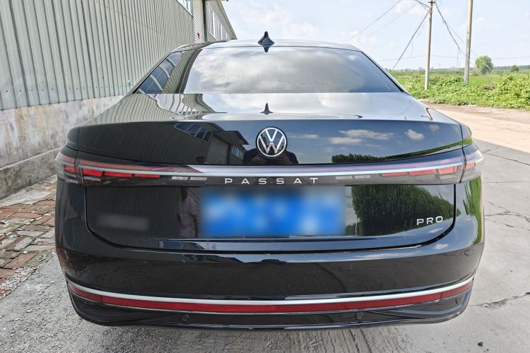 Used Volkswagen Passat 2025 Pro 380TSI Dragon Glory Edition Exterior 7