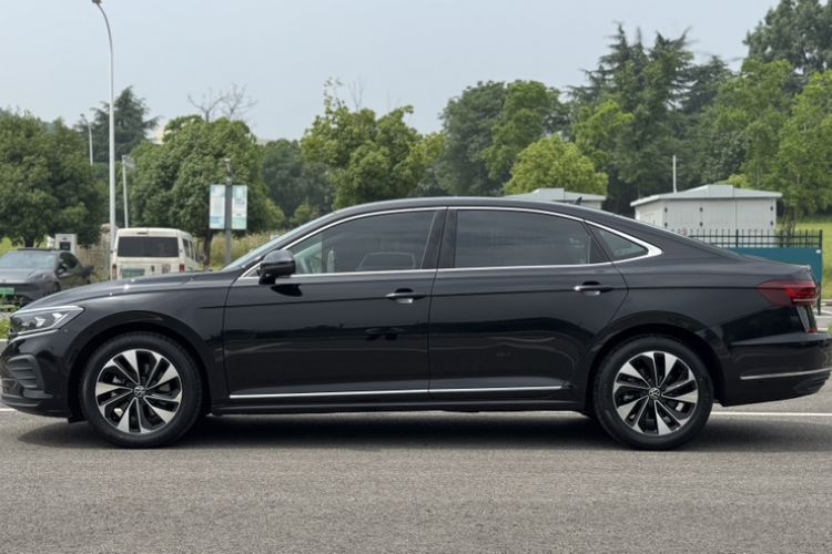 Used Volkswagen Passat 2025 Outstanding Model 280TSI Business Edition Exterior 7