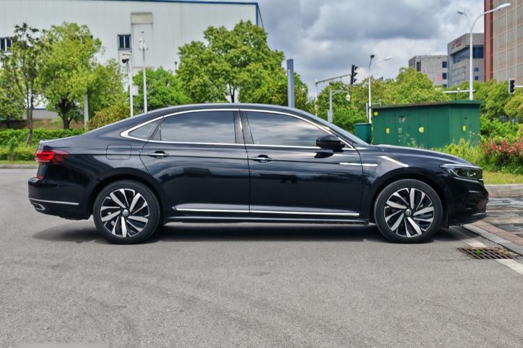 Used Volkswagen Passat 2025 Outstanding Model 380TSI Dragon Glory Edition Exterior 8