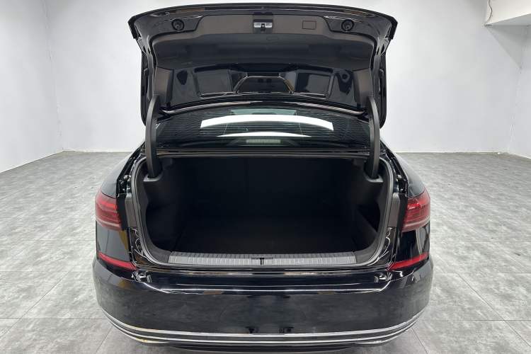 Used Volkswagen Passat 2025 Outstanding Model 380TSI Starry Dragon Edition Exterior 9