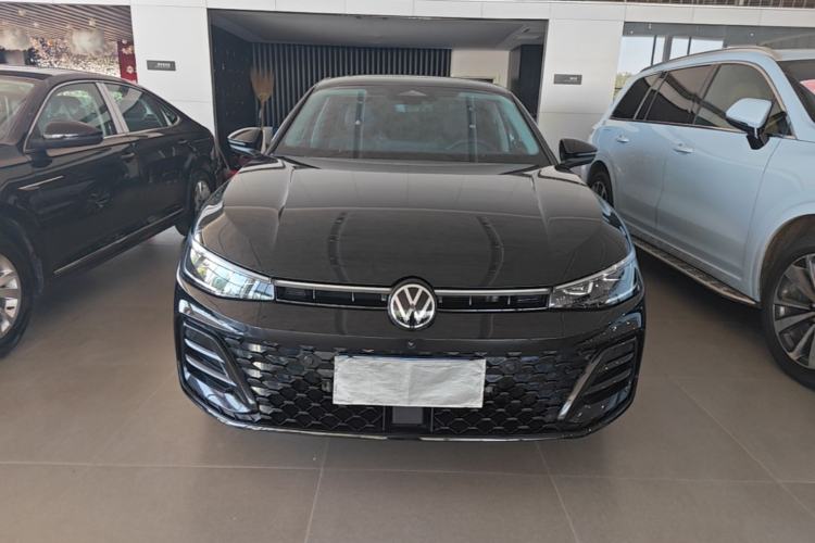Used Volkswagen Passat 2025 Pro 380TSI Starry Dragon Edition Front