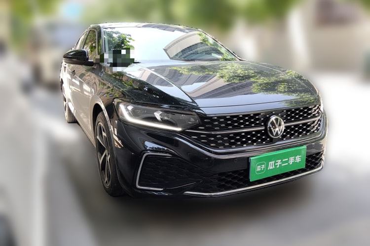 Used Volkswagen Passat 2025 Outstanding Model 380TSI Starry Dragon Edition Front Right 45 Deg