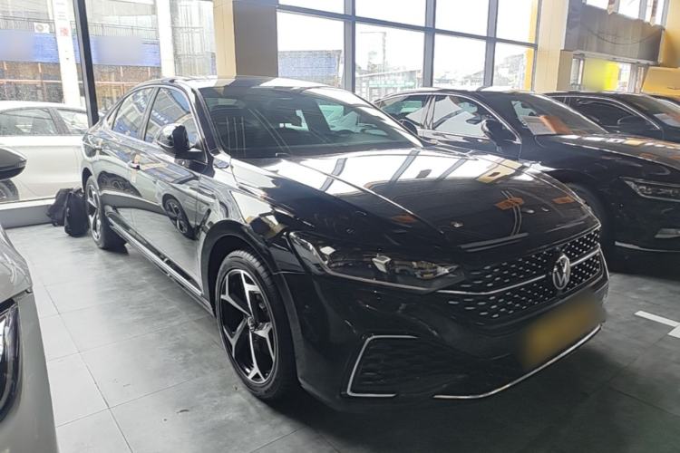 Used Volkswagen Passat 2025 Outstanding Model 380TSI Starry Dragon Edition Front Right 45 Deg