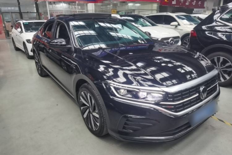 Used Volkswagen Passat 2025 Outstanding Model 380TSI Dragon Glory Edition Front Right 45 Deg