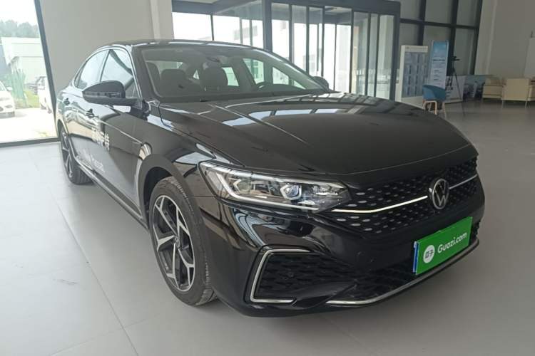 Used Volkswagen Passat 2025 Outstanding Model 380TSI Starry Dragon Glorious Edition Front Right 45 Deg