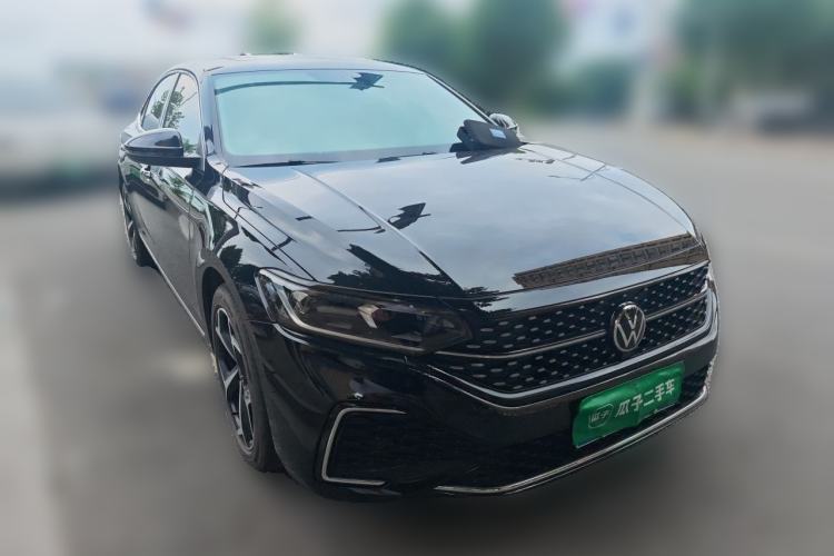 Used Volkswagen Passat 2025 Outstanding Model 380TSI Starry Dragon Edition Front Right 45 Deg