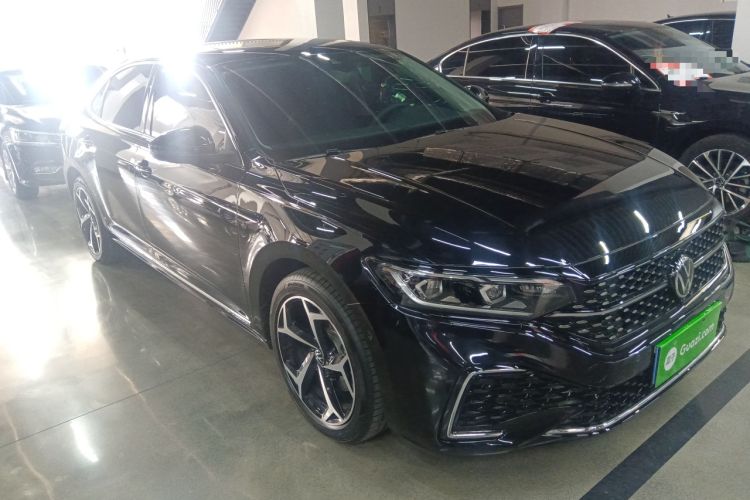 Used Volkswagen Passat 2025 Outstanding Model 380TSI Starry Dragon Glorious Edition Front Right 45 Deg