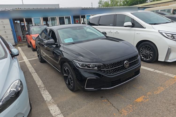 Used Volkswagen Passat 2025 Outstanding Model 380TSI Starry Dragon Glorious Edition Front Right 45 Deg