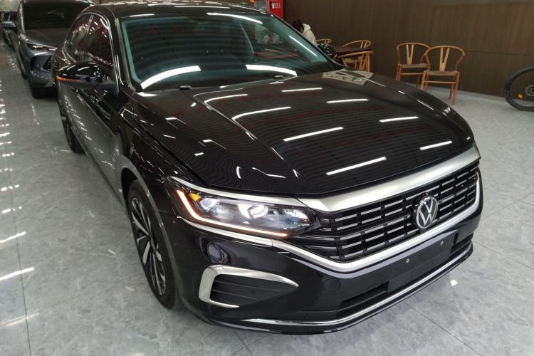 Used Volkswagen Passat 2025 Premium Version 380TSI Dragon Edition Front Right 45 Deg