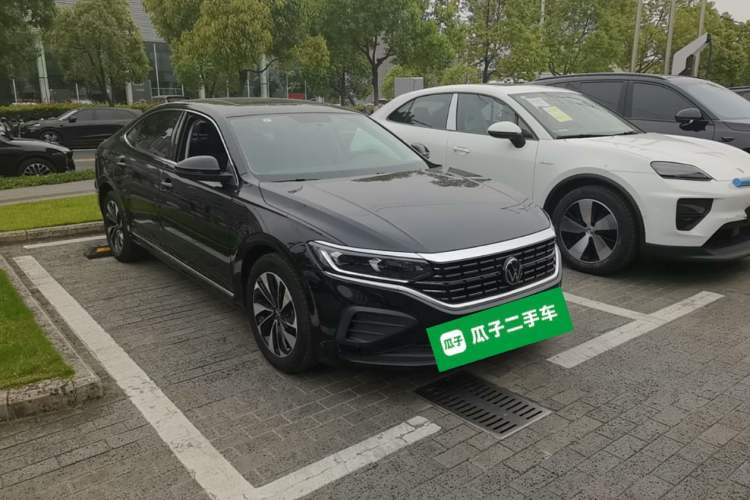 Used Volkswagen Passat 2025 Outstanding Model 280TSI Business Edition Front Right 45 Deg