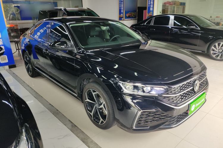 Used Volkswagen Passat 2025 Outstanding Model 380TSI Starry Dragon Glorious Edition Front Right 45 Deg