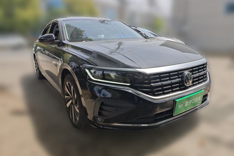 Used Volkswagen Passat 2025 Premium Version 380TSI Dragon Edition Front Right 45 Deg