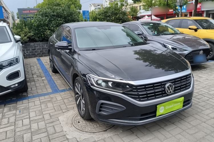 Used Volkswagen Passat 2025 Premium Version 380TSI Dragon Edition Front Right 45 Deg
