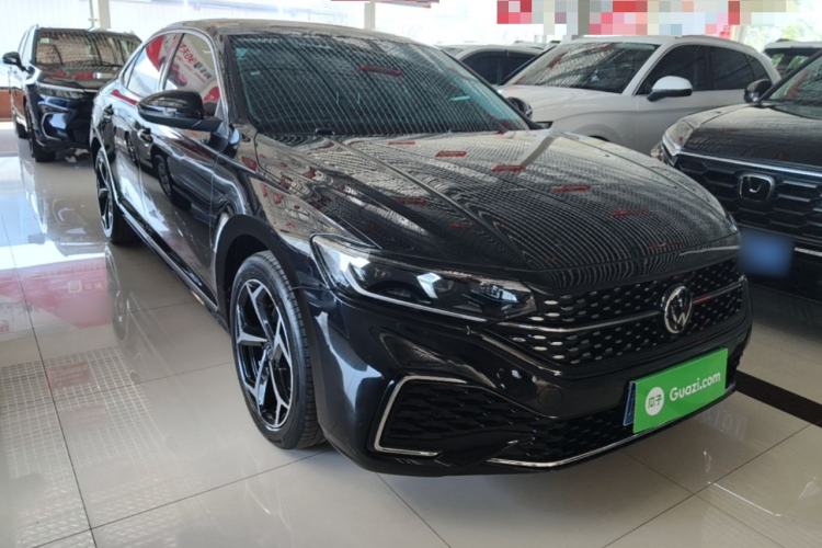 Used Volkswagen Passat 2025 Outstanding Model 380TSI Starry Dragon Edition Front Right 45 Deg
