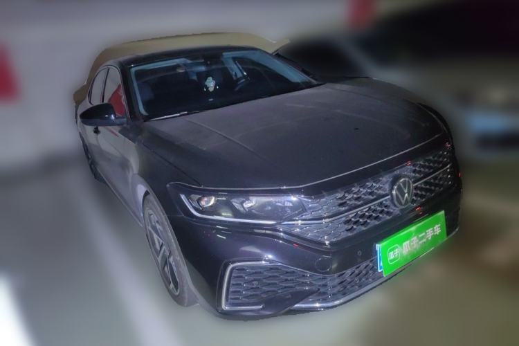 Used Volkswagen Passat 2025 Outstanding Model 380TSI Starry Dragon Edition Front Right 45 Deg