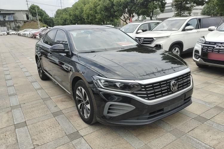 Used Volkswagen Passat 2025 Outstanding Model 280TSI Business Edition Front Right 45 Deg