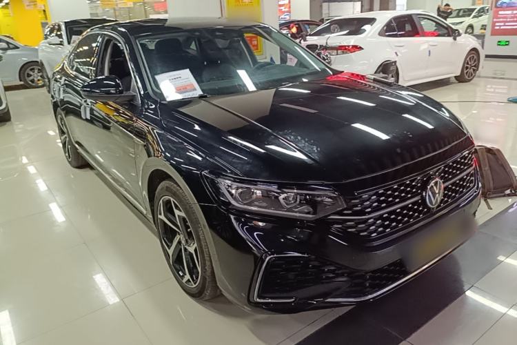 Used Volkswagen Passat 2025 Outstanding Model 380TSI Starry Dragon Glorious Edition Front Right 45 Deg