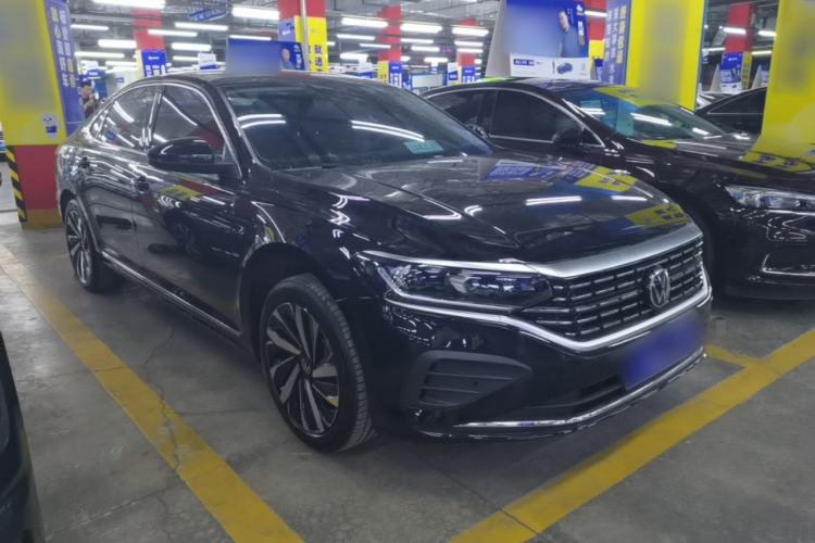 Used Volkswagen Passat 2025 Premium Version 380TSI Dragon Edition Front Right 45 Deg