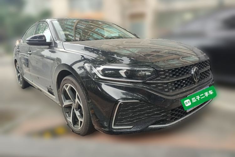Used Volkswagen Passat 2025 Outstanding Model 380TSI Starry Dragon Edition Front Right 45 Deg