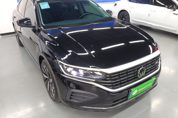 Used Volkswagen Passat 2025 Premium Version 380TSI Dragon Edition Front Right 45 Deg