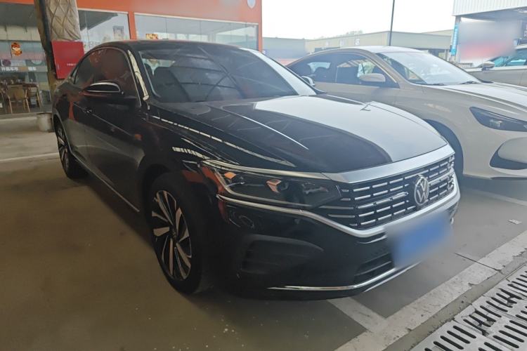 Used Volkswagen Passat 2025 Premium Version 380TSI Dragon Edition Front Right 45 Deg
