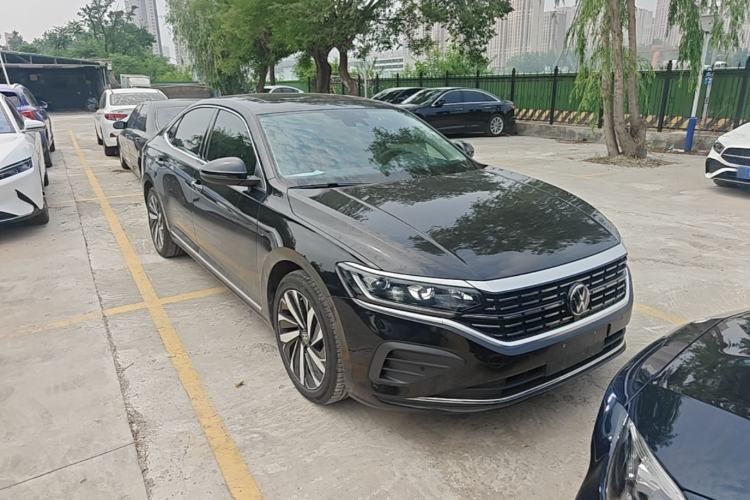 Used Volkswagen Passat 2025 Premium Version 380TSI Dragon Edition Front Right 45 Deg