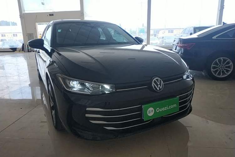 Used Volkswagen Passat 2025 Pro 380TSI Dragon Glory Edition Front Right 45 Deg
