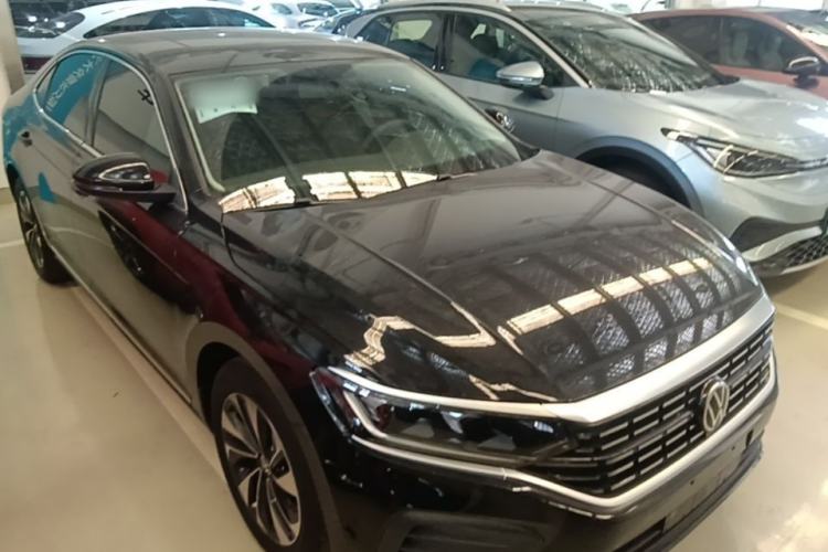 Used Volkswagen Passat 2025 Outstanding Model 280TSI Business Edition Front Right 45 Deg