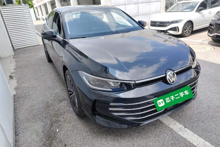 Used Volkswagen Passat 2025 Pro 380TSI Dragon Supreme Edition Front Right 45 Deg