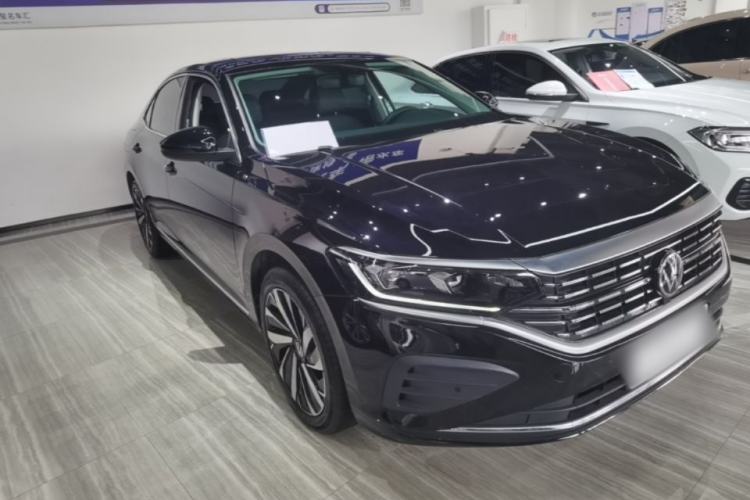 Used Volkswagen Passat 2025 Premium Version 380TSI Dragon Edition Front Right 45 Deg