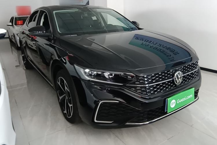 Used Volkswagen Passat 2025 Outstanding Model 380TSI Starry Dragon Edition Front Right 45 Deg