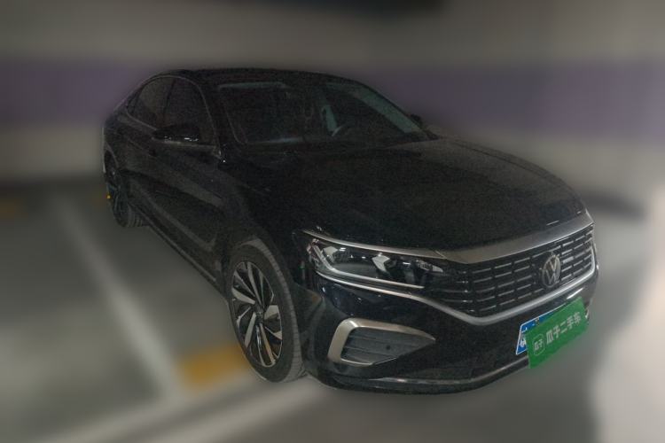 Used Volkswagen Passat 2025 Premium Version 380TSI Dragon Edition Front Right 45 Deg
