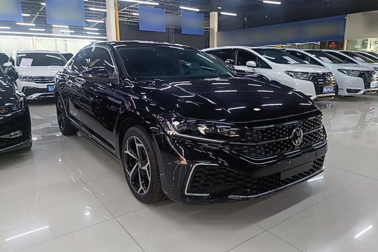Used Volkswagen Passat 2025 Outstanding Model 380TSI Starry Dragon Edition Front Right 45 Deg