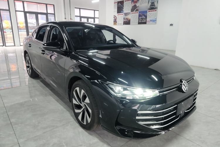 Used Volkswagen Passat 2025 Pro 300TSI Dragon Glory Edition Front Right 45 Deg