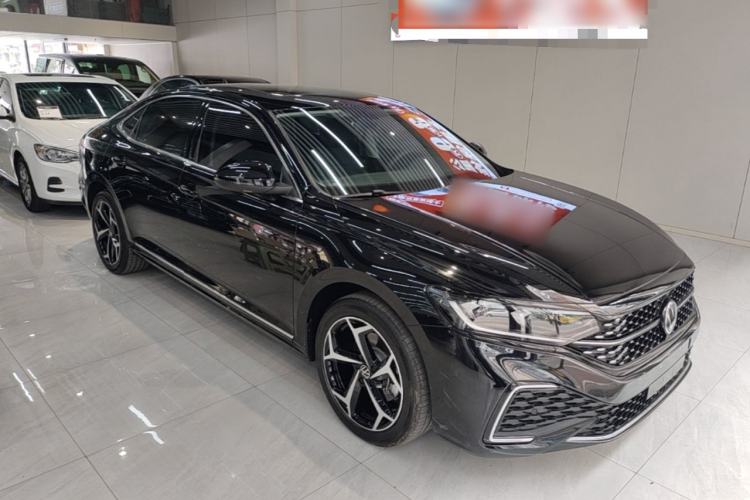 Used Volkswagen Passat 2025 Outstanding Model 380TSI Starry Dragon Edition Front Right 45 Deg