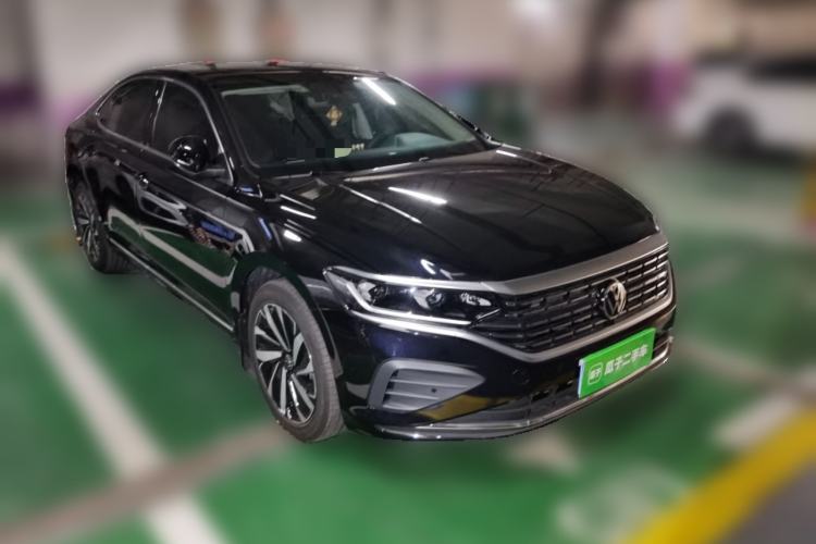 Used Volkswagen Passat 2025 Premium Version 380TSI Dragon Edition Front Right 45 Deg