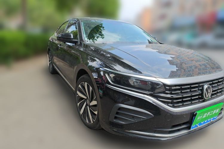 Used Volkswagen Passat 2025 Premium Version 380TSI Dragon Edition Front Right 45 Deg