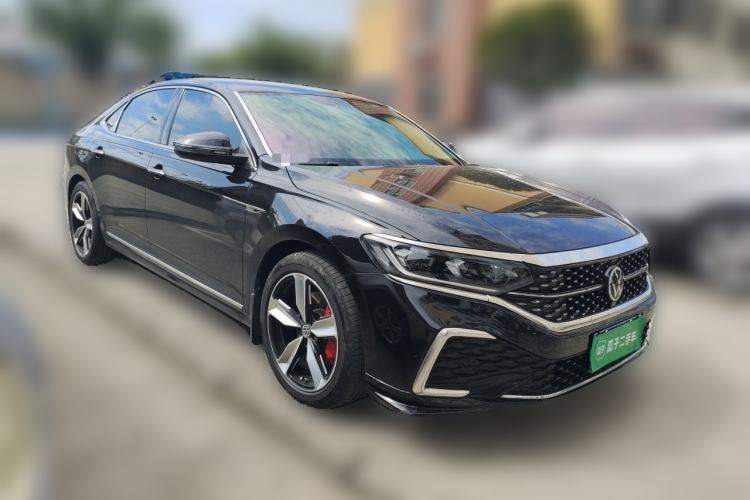Used Volkswagen Passat 2025 Outstanding Model 380TSI Starry Dragon Edition Front Right 45 Deg