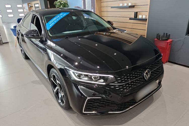 Used Volkswagen Passat 2025 Outstanding Model 380TSI Starry Dragon Glorious Edition Front Right 45 Deg
