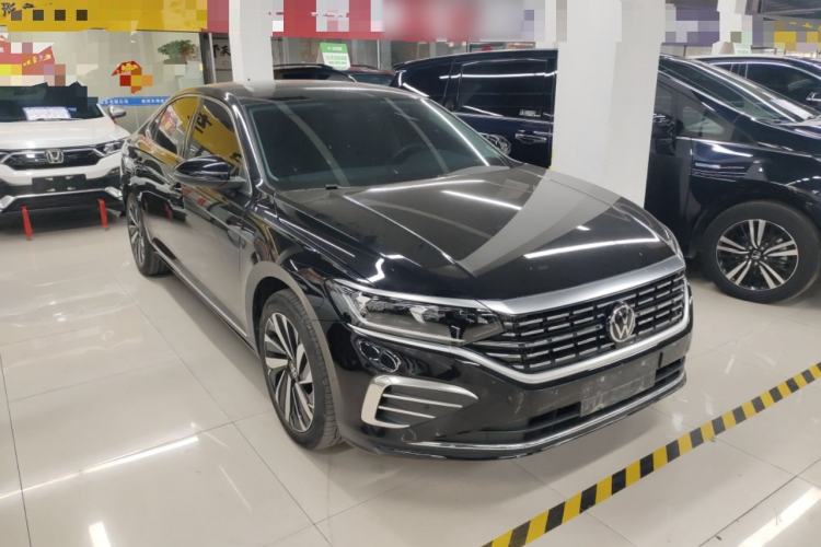 Used Volkswagen Passat 2025 Premium Version 380TSI Dragon Edition Front Right 45 Deg